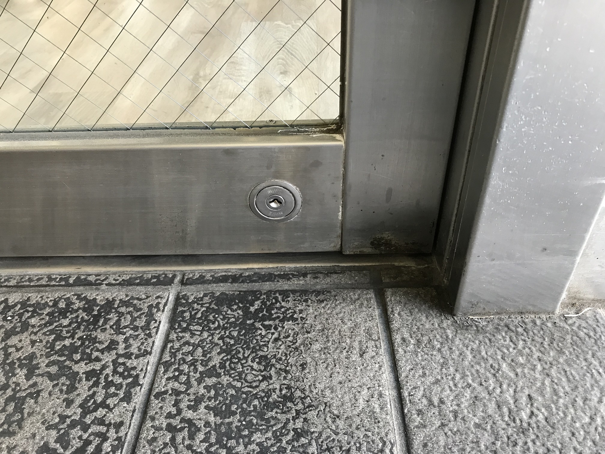 自動ドアの鍵交換 MIWA DG